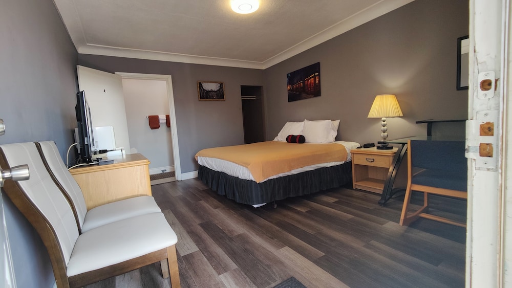 Signature Room, 1 King Bed, Non Smoking photo 2