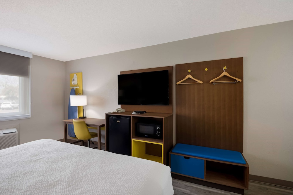 Standard Room, 1 Queen Bed - Photo 1