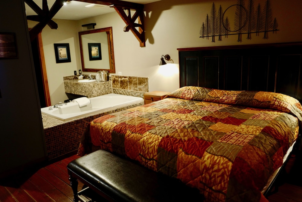 Standard Townhome, 1 King Bed, Non Smoking, Jetted Tub photo 3