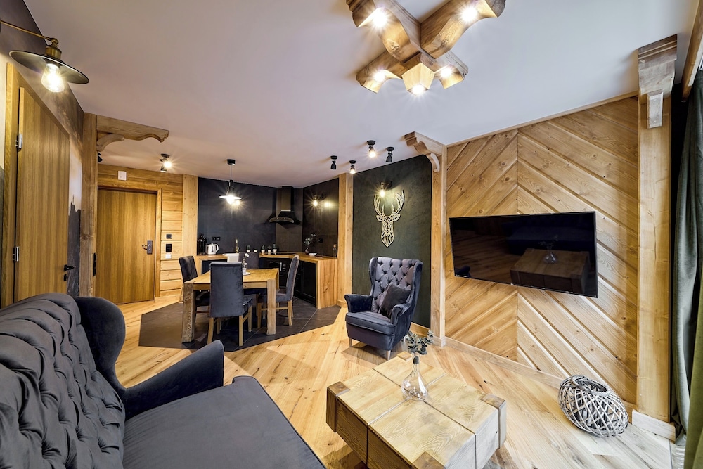 Deluxe Apartment (302 without SPA, no Pool access)