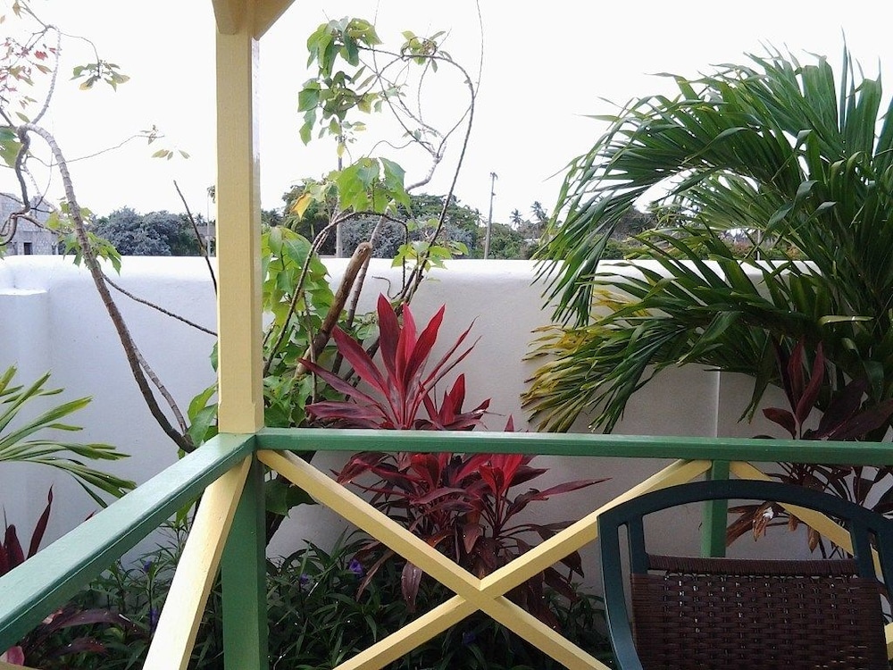 Family Apartment, 3 Bedrooms, Accessible, Pool View (Hibiscus) photo 3