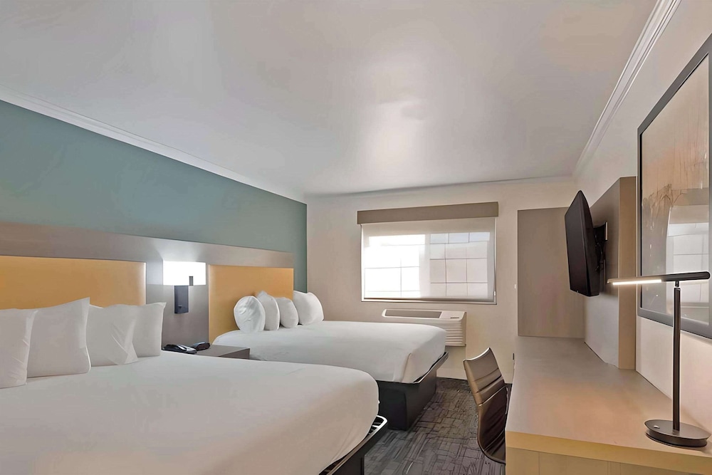 Standard Room, 2 Queen Beds, Non Smoking photo 1