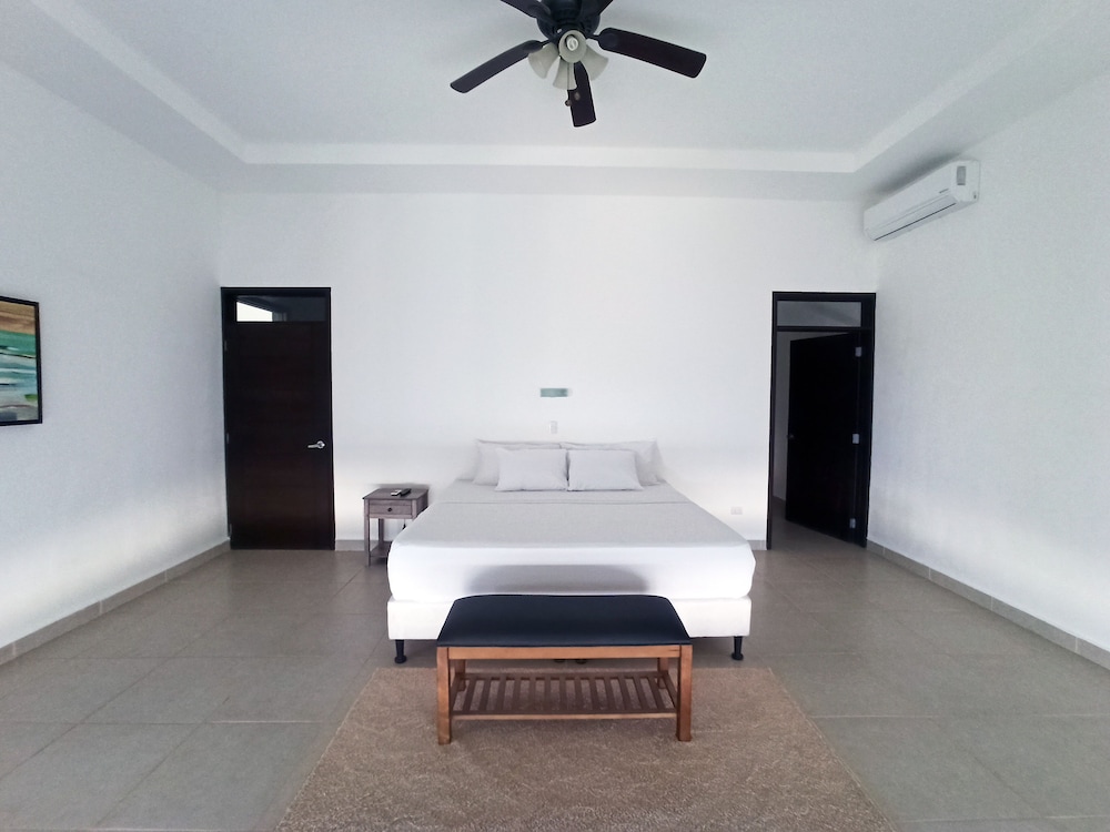 Luxury House photo 1