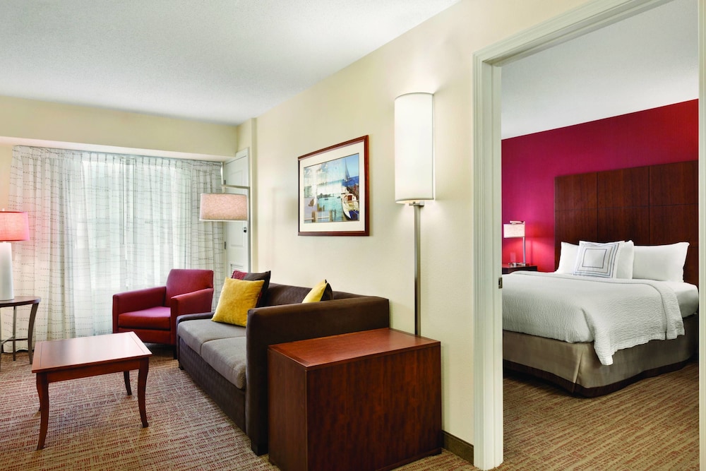 Suite, 2 Bedrooms (Mobility Accessible, Roll-In Shower) photo 3