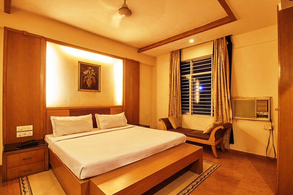 Suite AC Room photo 3