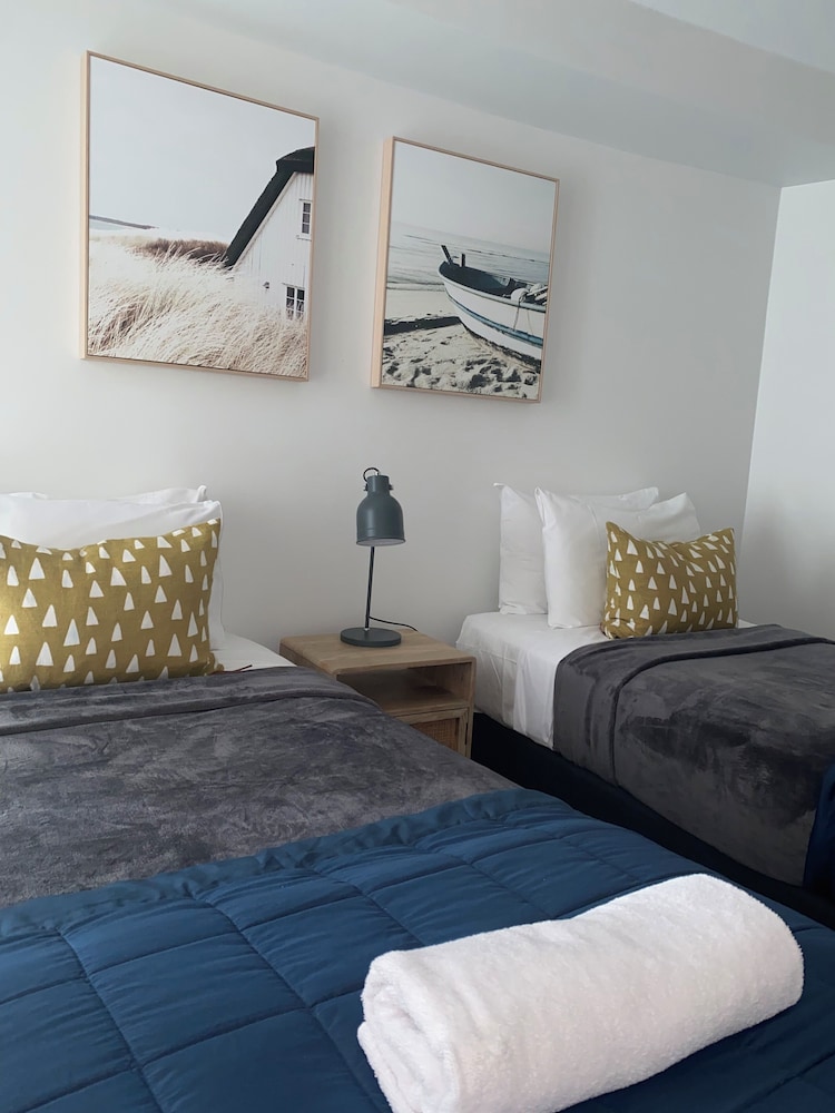 Two Bedroom, Two Bathroom Apartment photo 3
