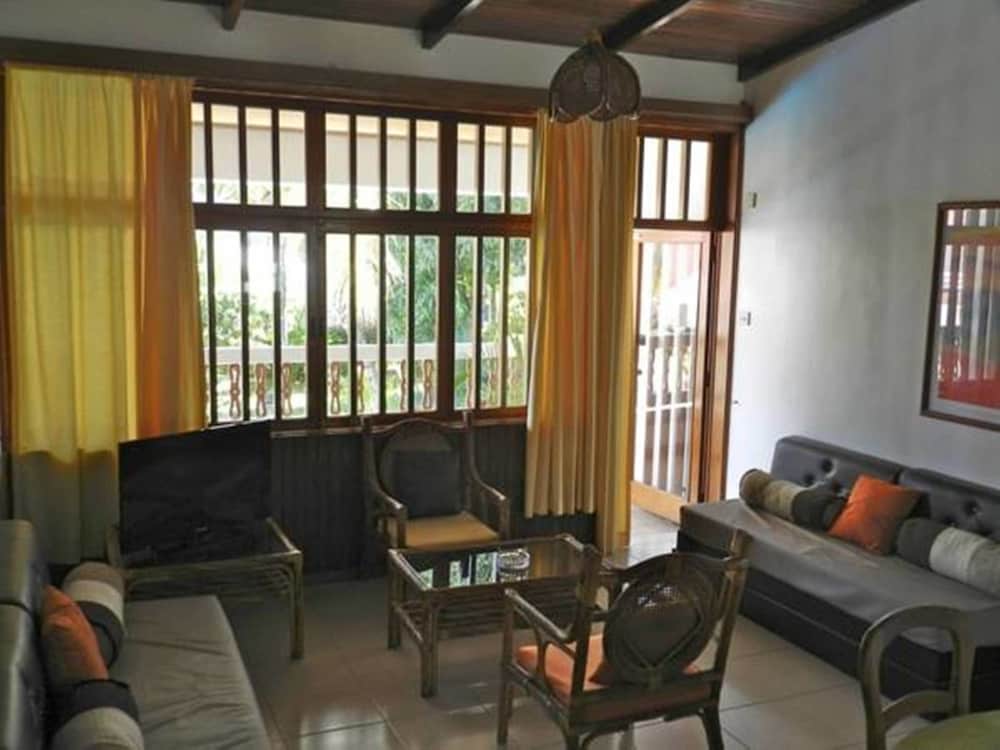 Apartment, 2 Bedrooms - Photo 2