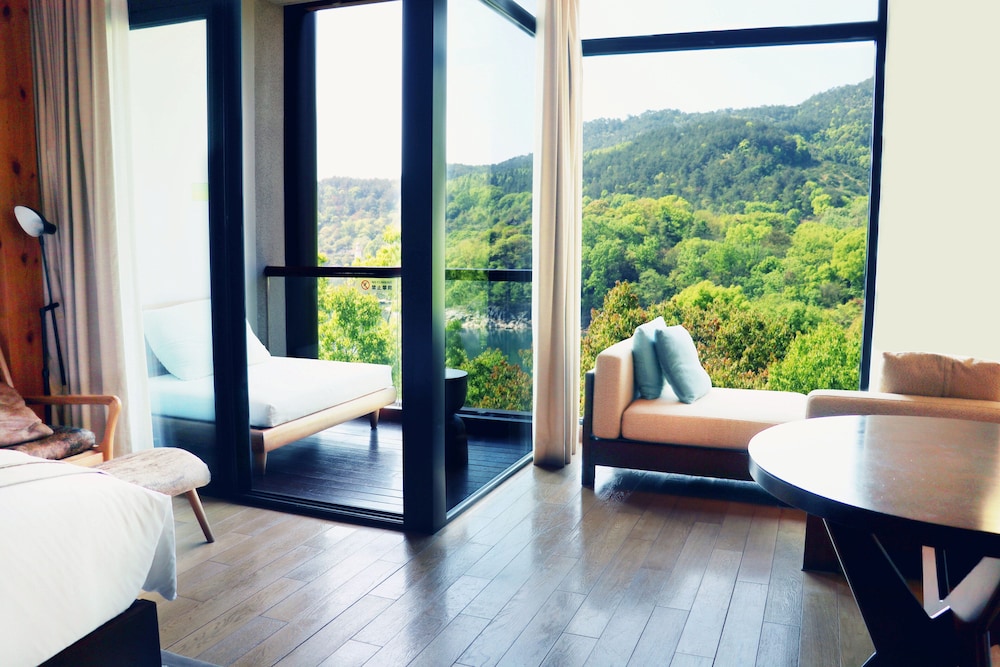 Premium Room, 2 Twin Beds, Lake View (Lighthouse) - Photo 8