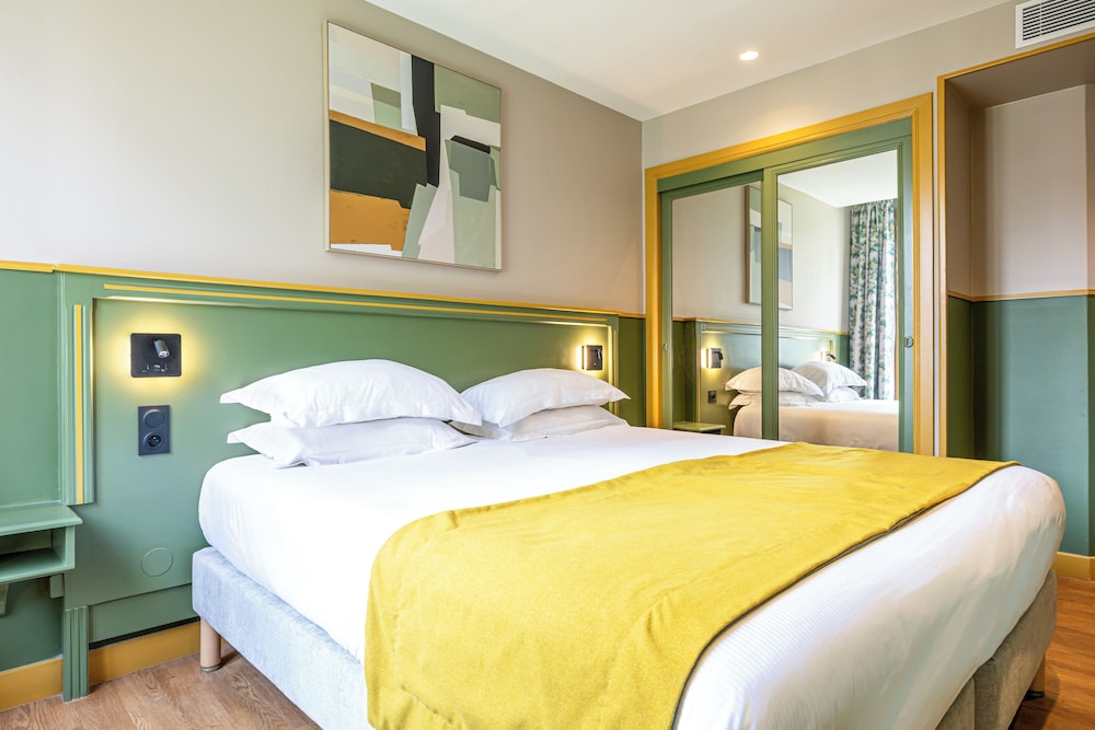Superior Room, City View