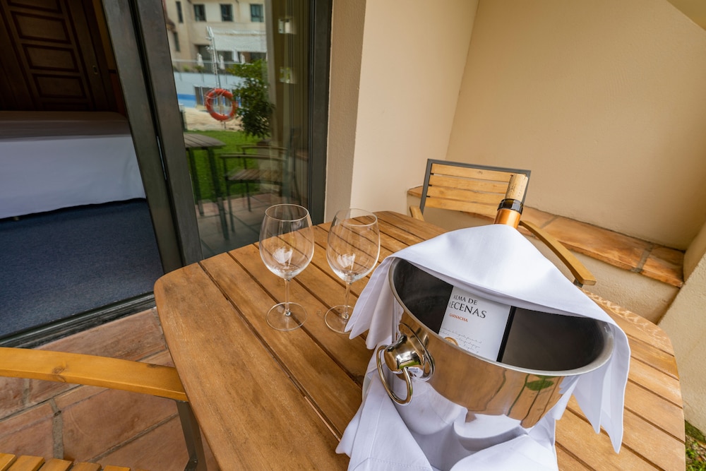Double Room Single Use, Pool Access