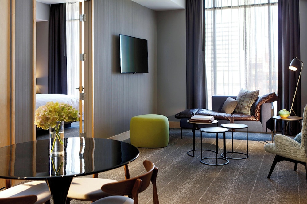 Suite, 1 Bedroom - Photo 3
