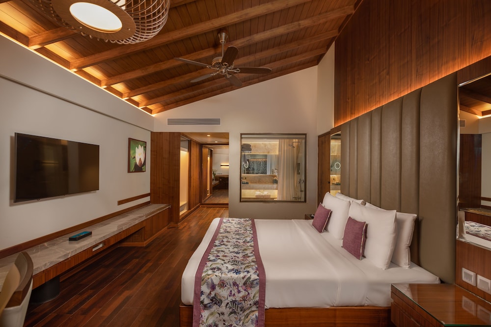 Superior Suite, 1 Double Bed, Business Lounge Access, Sea View, 1 bedroom - Photo 1