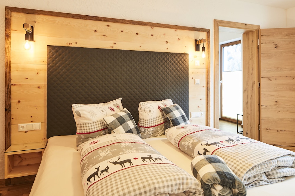 Romantic Condo, 1 Bedroom, Kitchenette, Mountainside photo 2