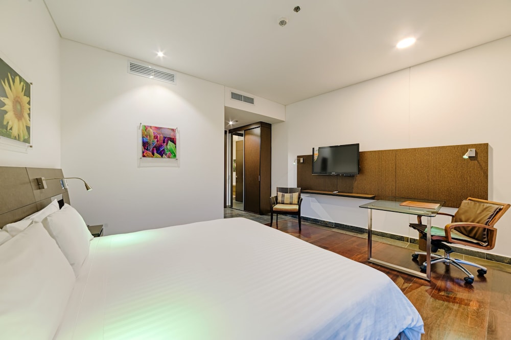 Luxury Suite, 1 King Bed - Photo 9