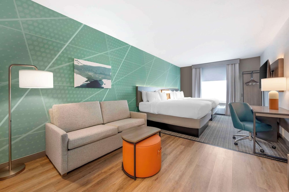Suite, Accessible, Non Smoking (2 Queen Beds & 1 Sofa Bed) - Photo 1