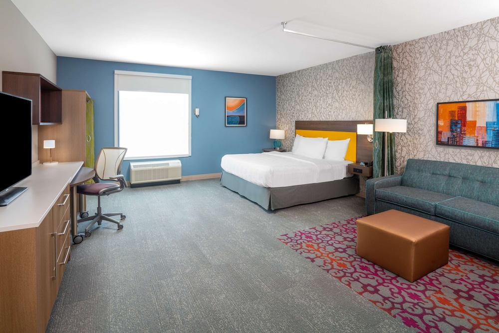 Studio, 1 King Bed, Accessible (Mobility & Hearing, Roll-in Shower) photo 1