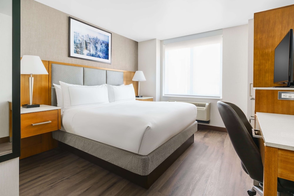 Room, 1 Queen Bed photo 1