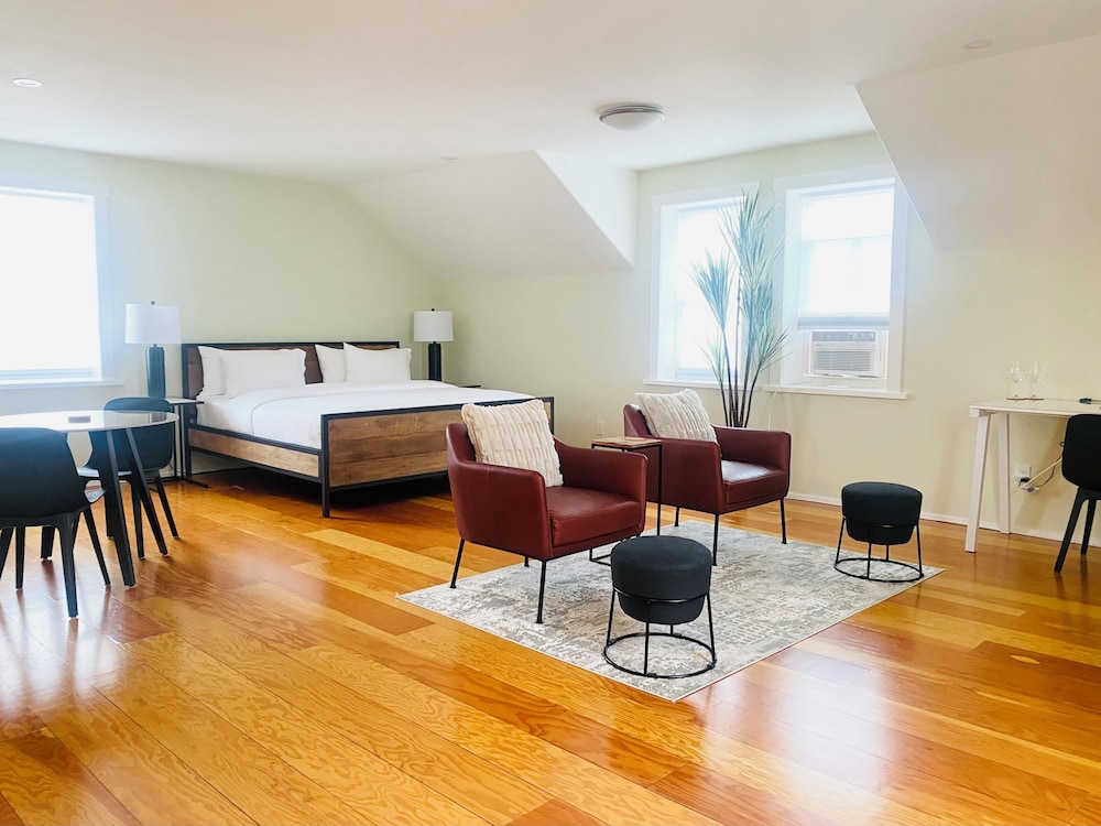 Superior Studio Suite photo 1