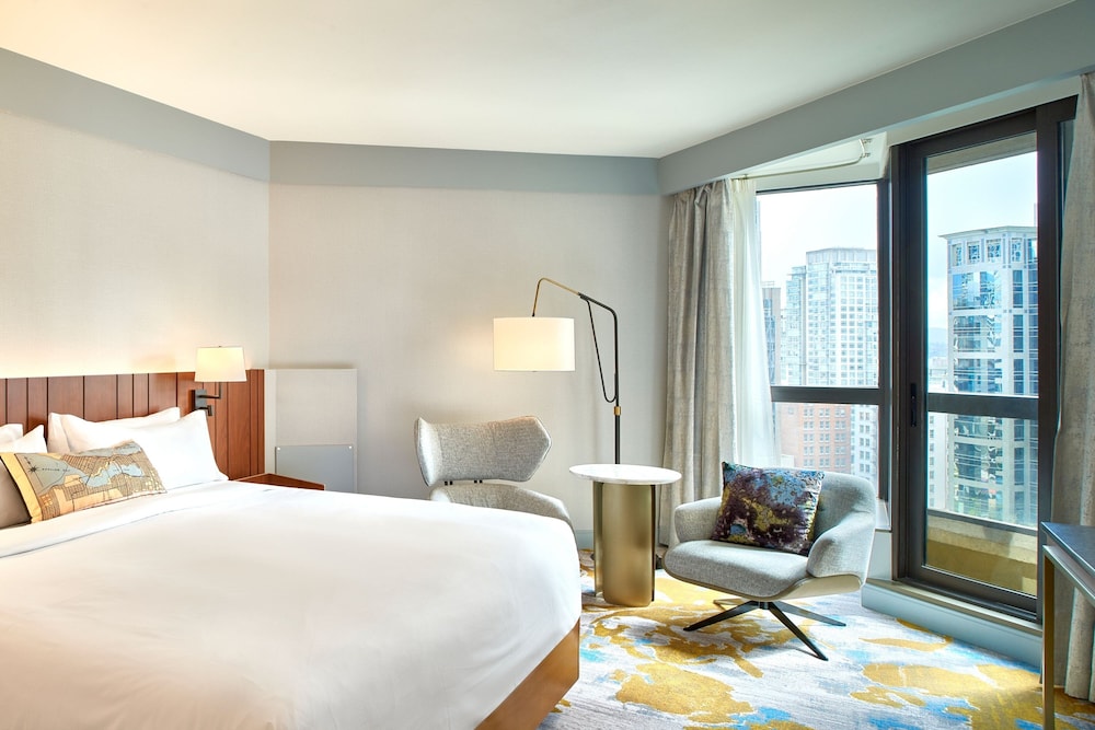 Room, 1 King Bed (High Floor) - Photo 10