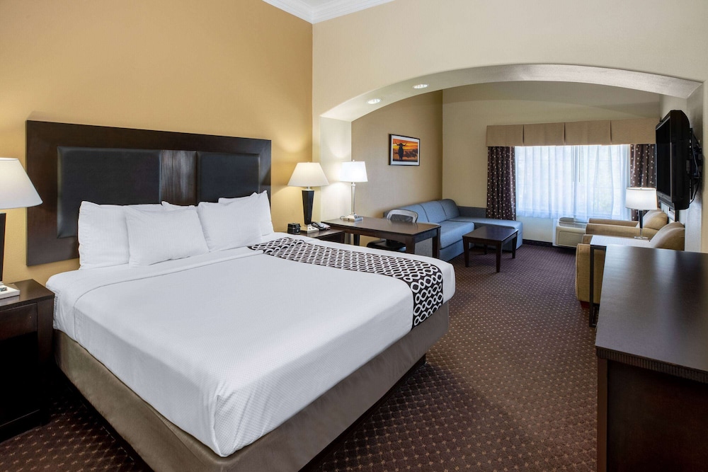 Executive Suite, 1 King Bed, Non Smoking - Photo 1