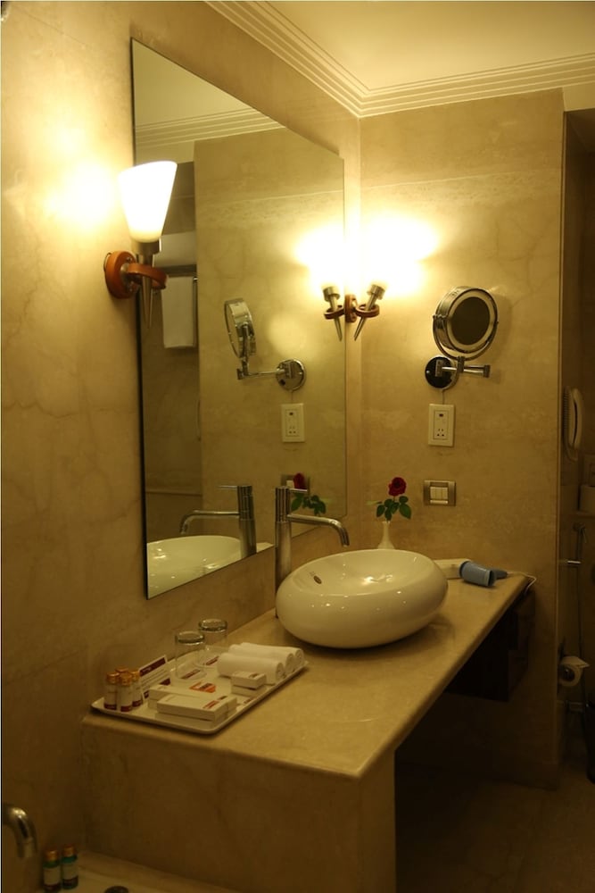 Suite - Photo 9