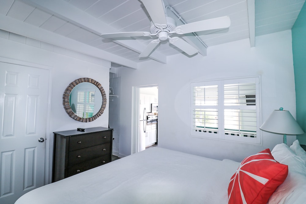 Oceanfront King Suite w/ Beach Walkout & Kitchen photo 3