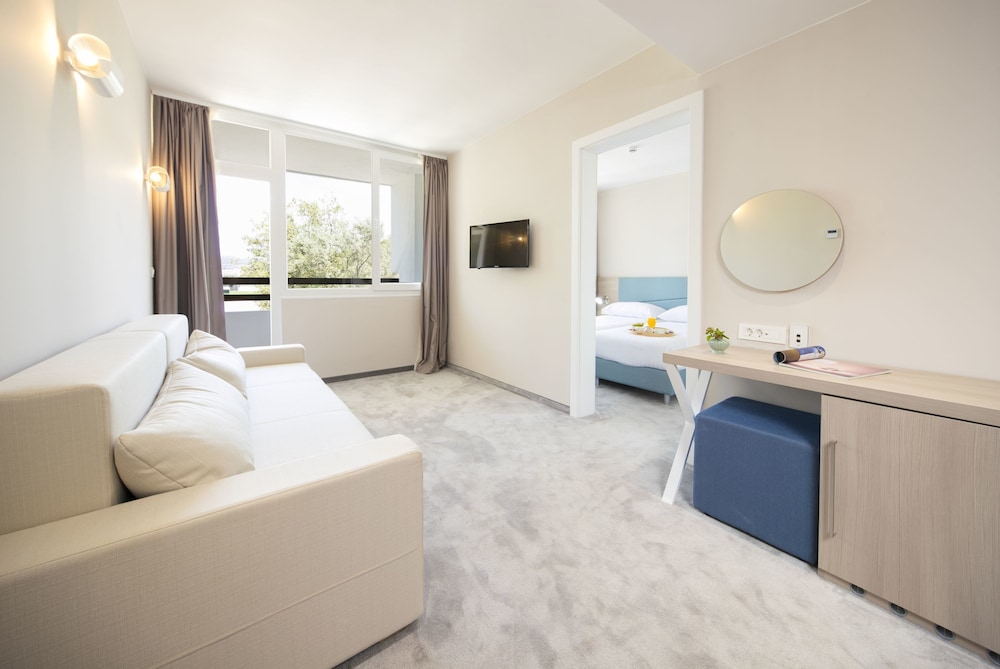 Superior Suite, Balcony - Photo 1