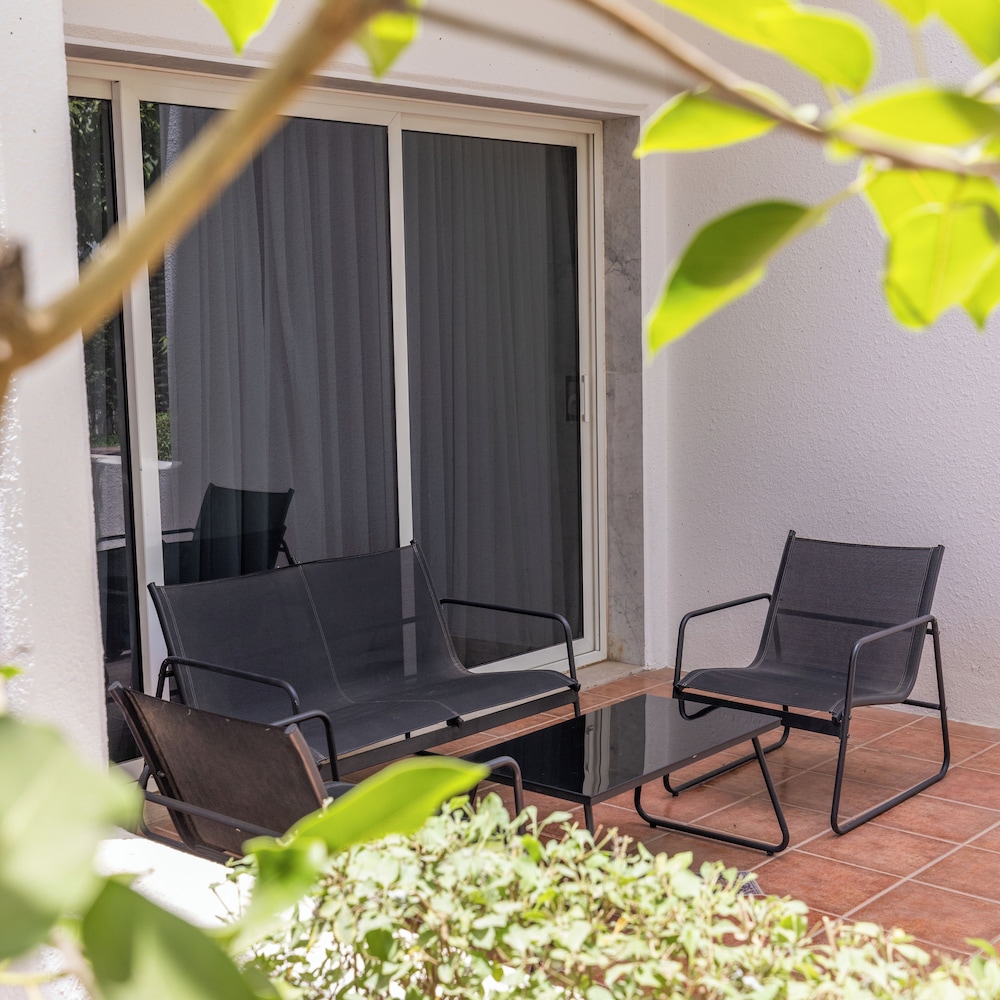 Three Bedroom Suite, Ground Floor with Kitchen - Photo 12