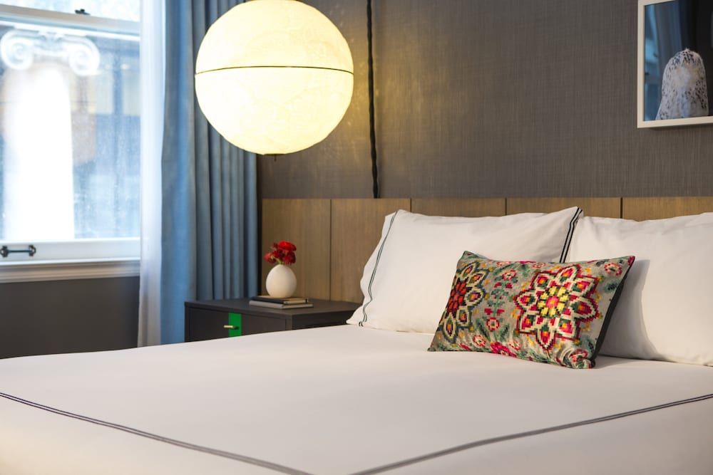 Room, 1 King Bed (Walk-In Shower)