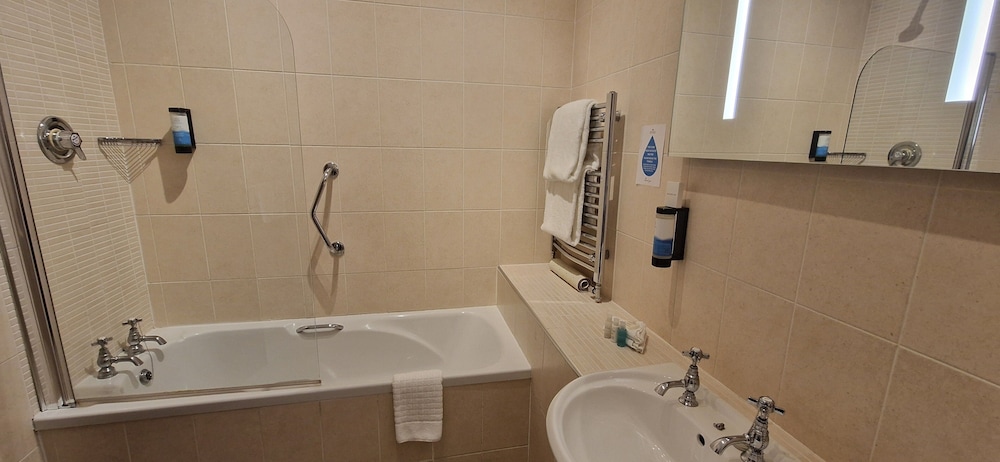 Deluxe Double or Twin Room - Photo 4