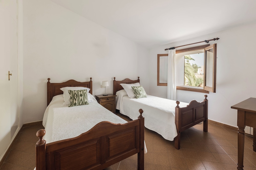 Villa, 3 Bedrooms, 2 Bathrooms photo 3