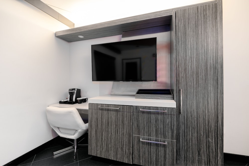 Deluxe Room, 1 King Bed