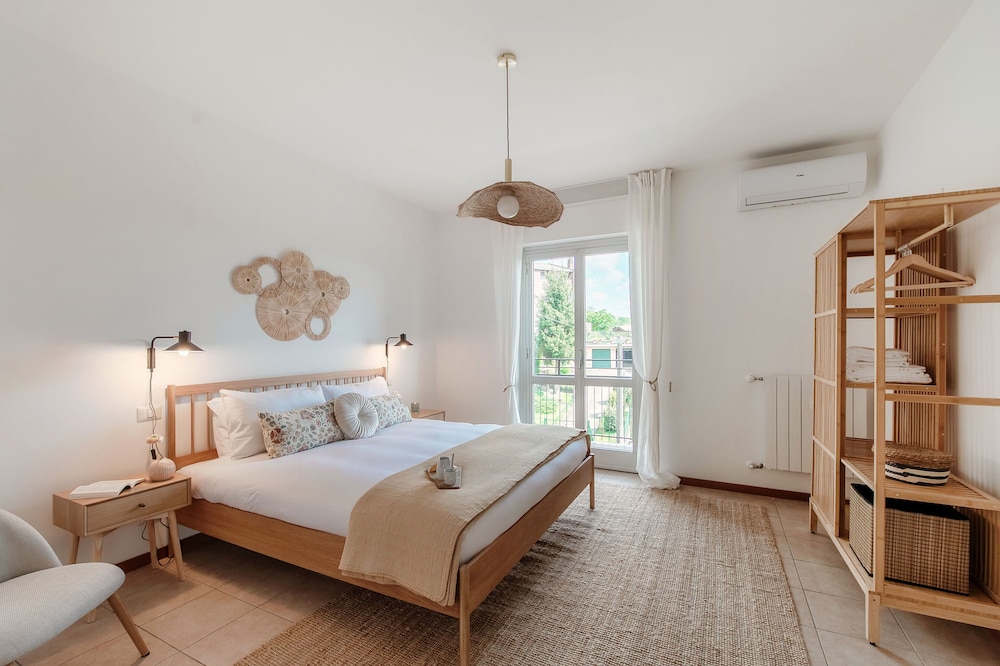 Apartment, Hill View