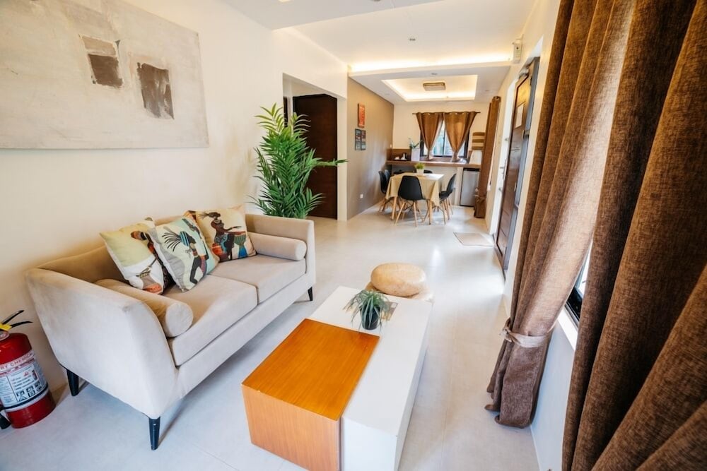 Family Room, Garden View