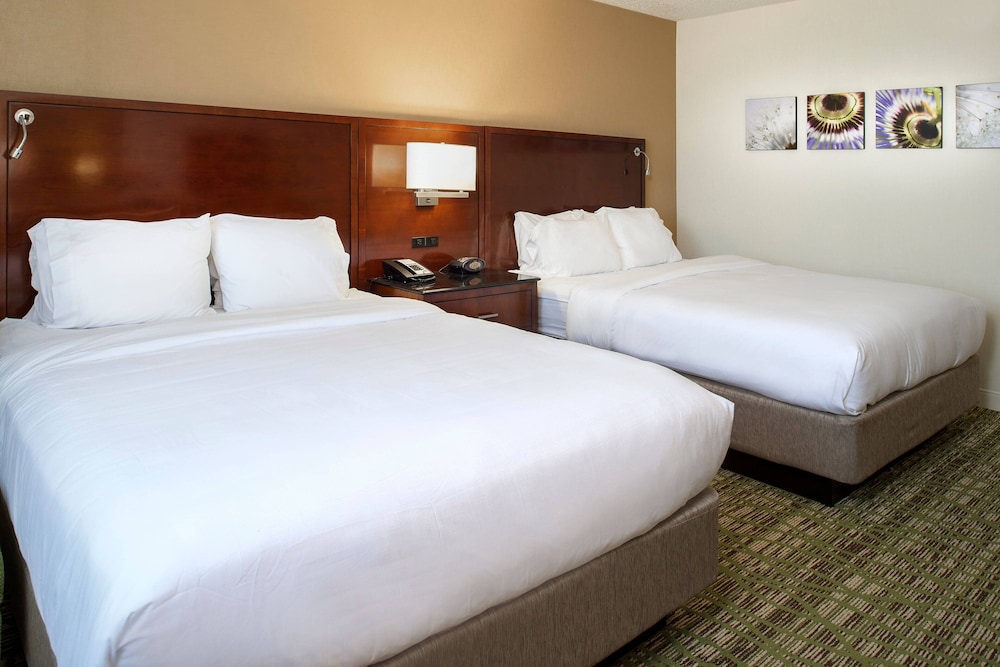 Room, 2 Queen Beds - Photo 7