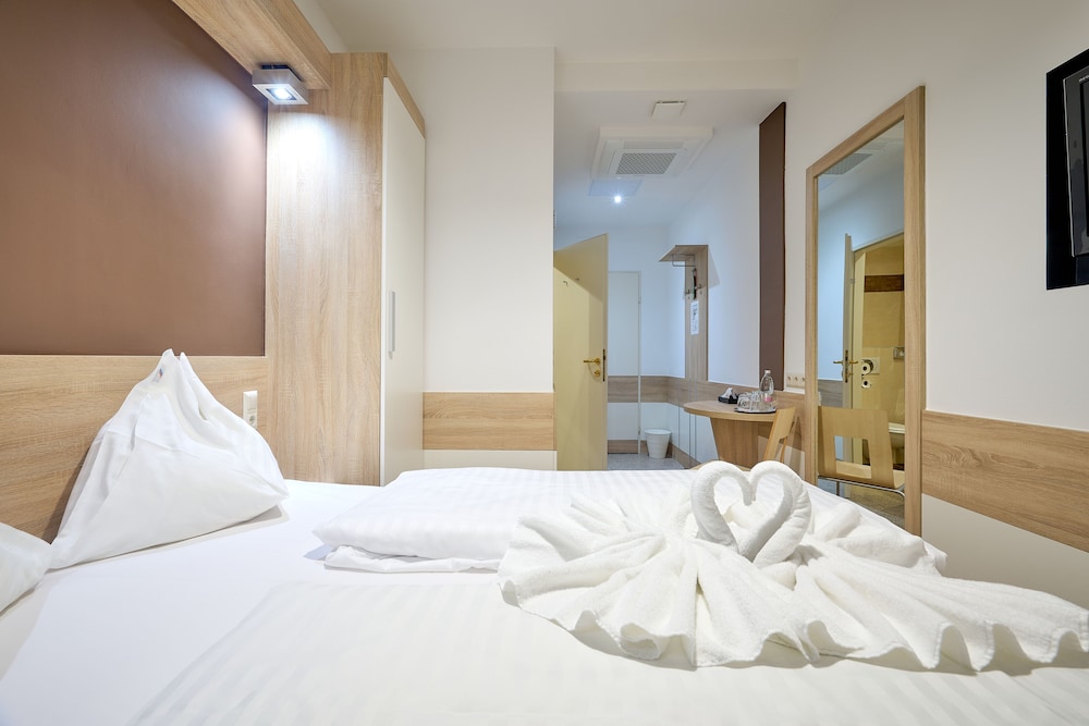 Standard Room, 1 Double Bed - Photo 4