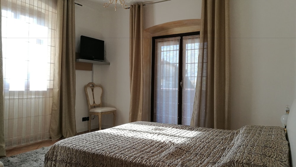 Deluxe Suite, Hot Tub, Mountain View