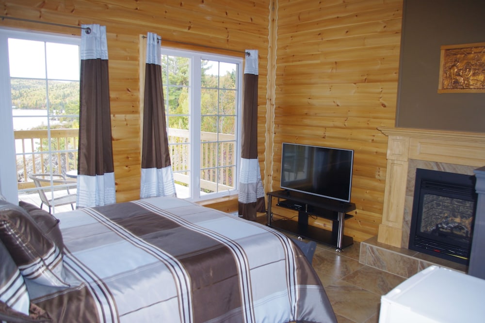 Room 2, 1 Double Bed with Fireplace photo 1