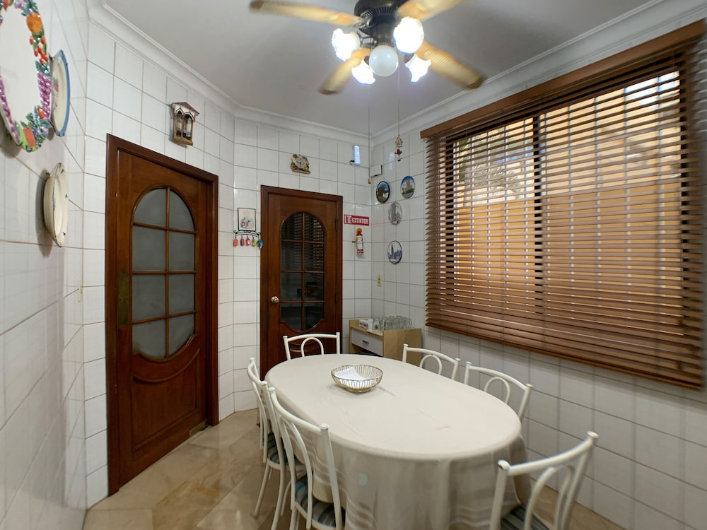 Family Townhome, Multiple Beds, City View photo 2