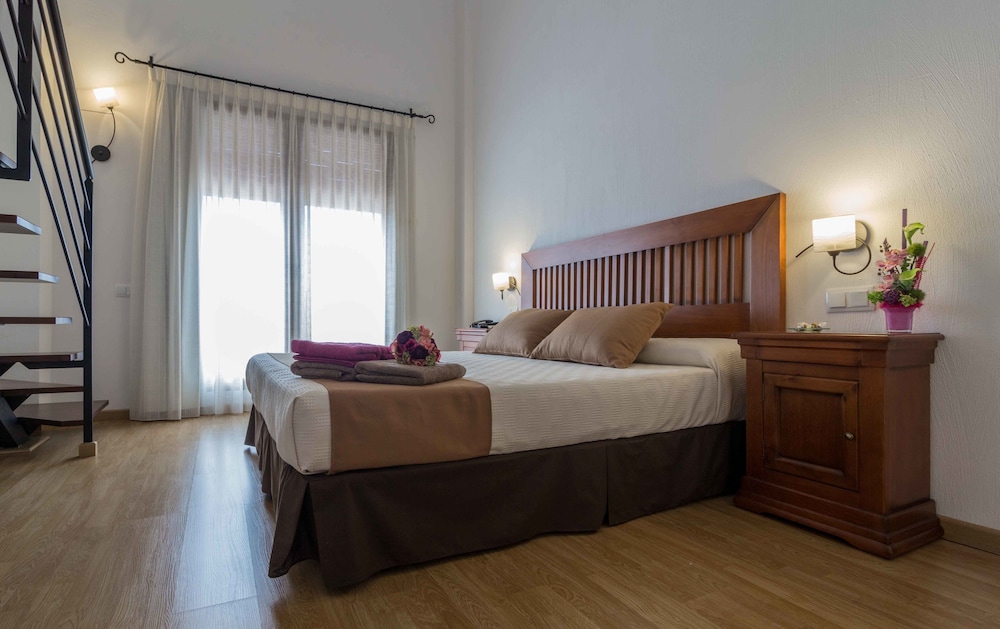 Junior Double Room, Hot Tub, Mountain View photo 3