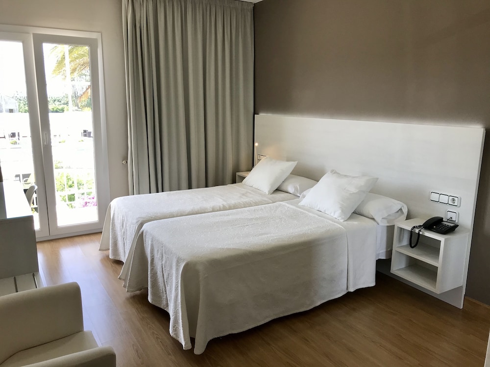 Double or Twin Room - Photo 3
