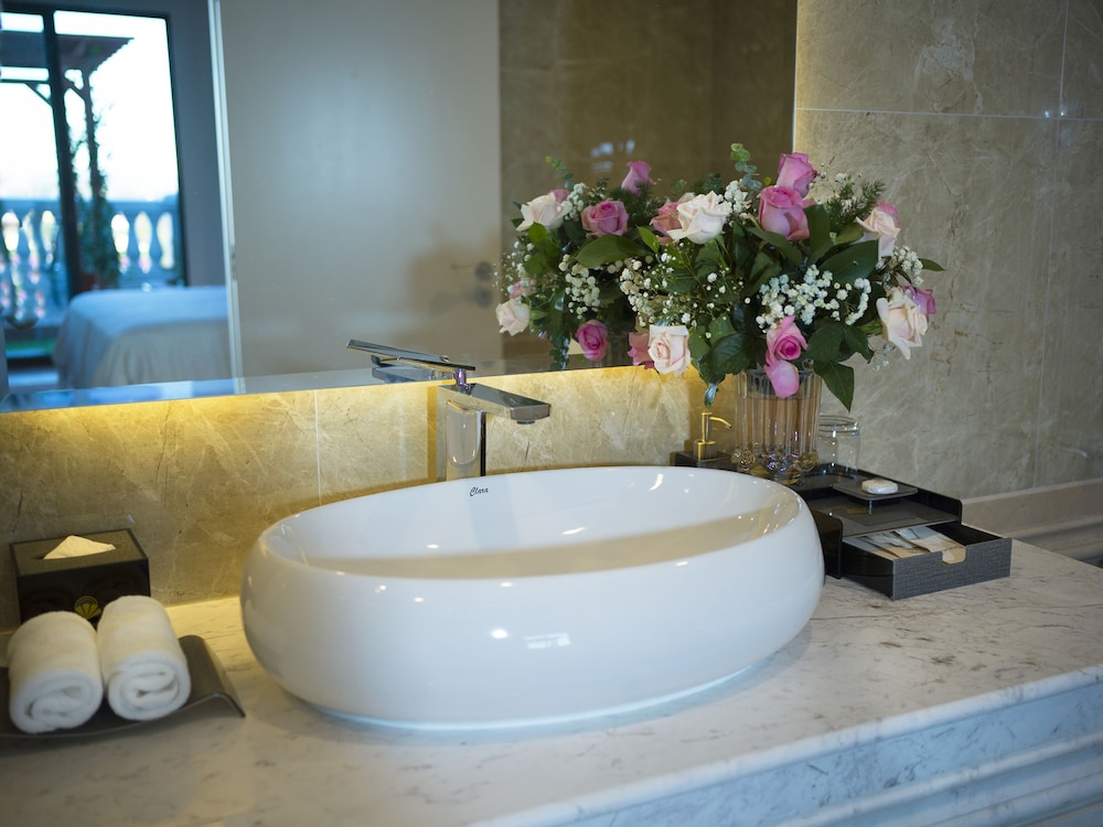 Grand Suite, Garden View - Photo 14