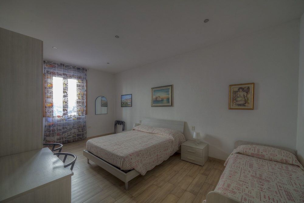 Superior Double or Twin Room, Private Bathroom, City View (Camera large con bagno)
