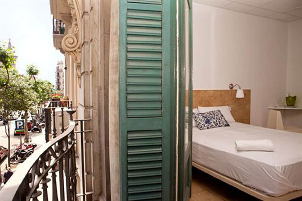 Superior Triple Room, Multiple Beds, Balcony, City View
