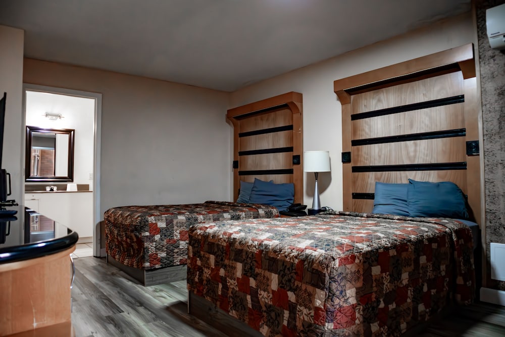 Basic Room, 2 Double Beds photo 1
