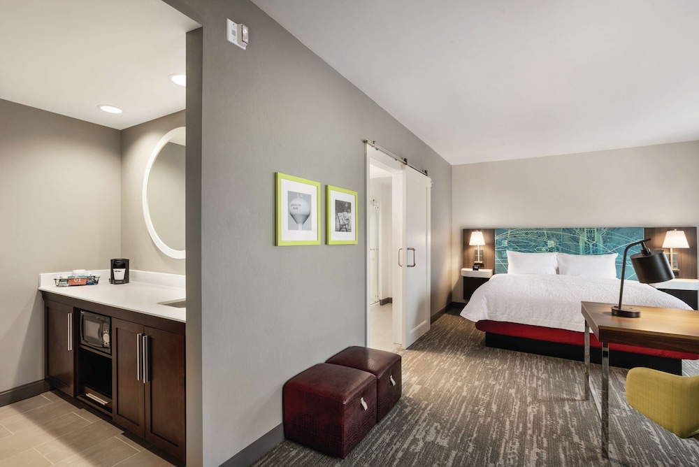 Room, 1 King Bed, Accessible (Hearing)