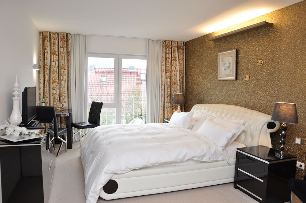 Deluxe Double Room, 1 King Bed photo 2