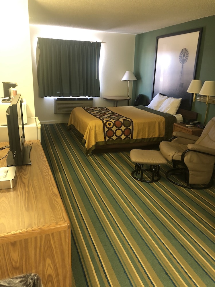 Standard One Queen Room - Photo 2