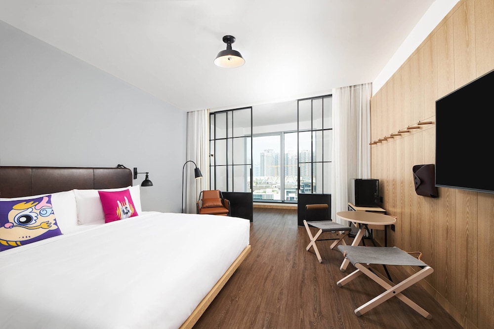 Room, 1 King Bed, City View