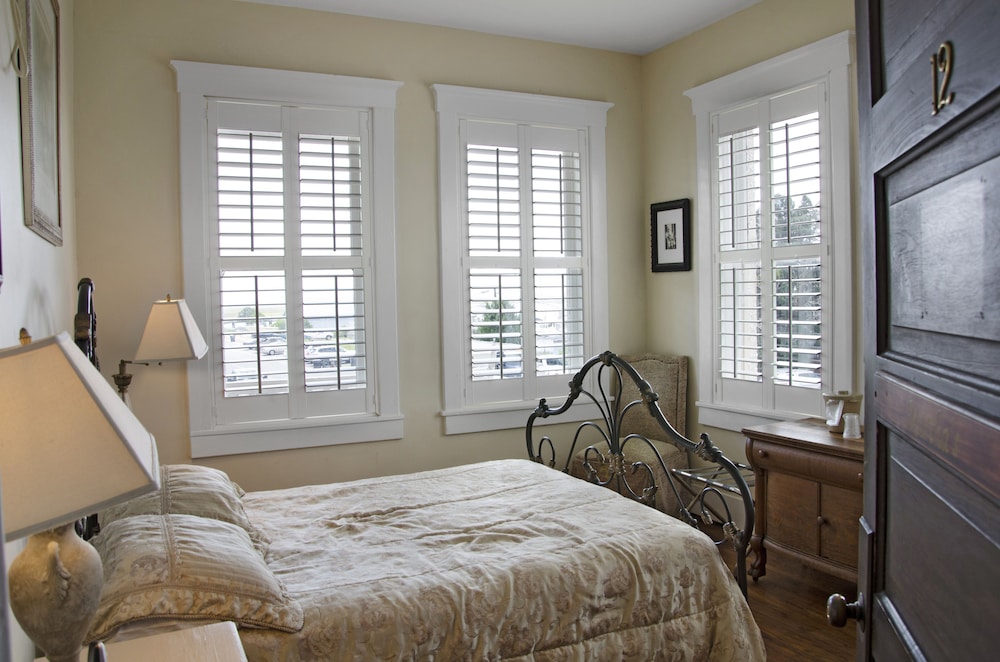 Room, 1 Queen Bed, Veranda View photo 2